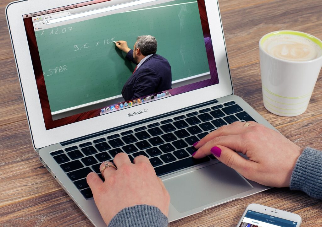 オンラインで学べるフリーランスエンジニア向けのおすすめコースは？